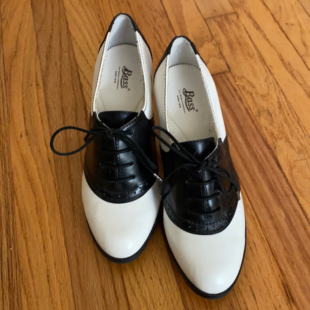 Bass Glenbrook heeled saddle shoes size 8